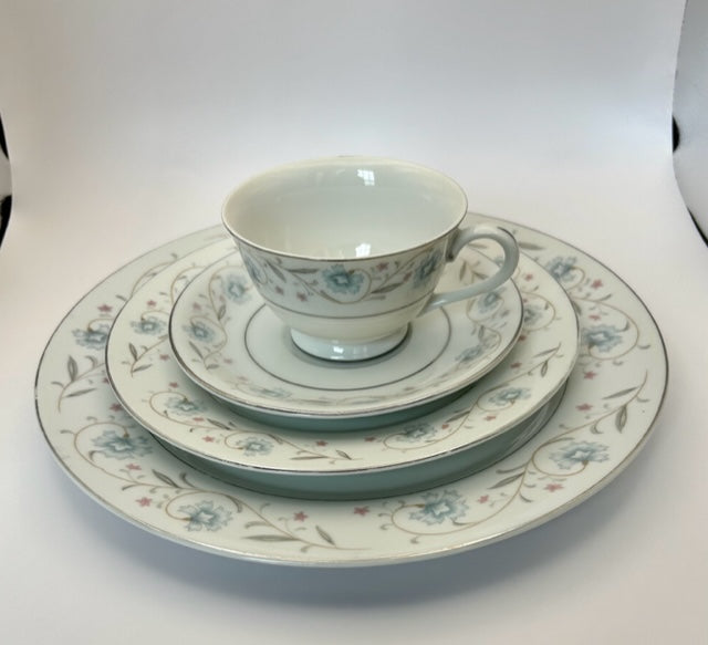 Dinnerware - Dishes - Matched sets - English Garden 1221