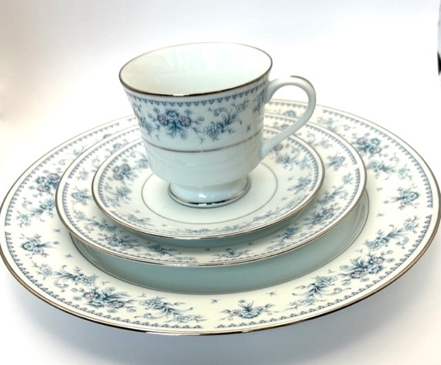 Dinnerware - Dishes - Matched sets - Royal Prestige Danielle